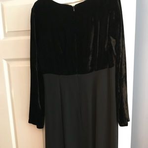 A Pea in A Pod maternity Dress. Size M.